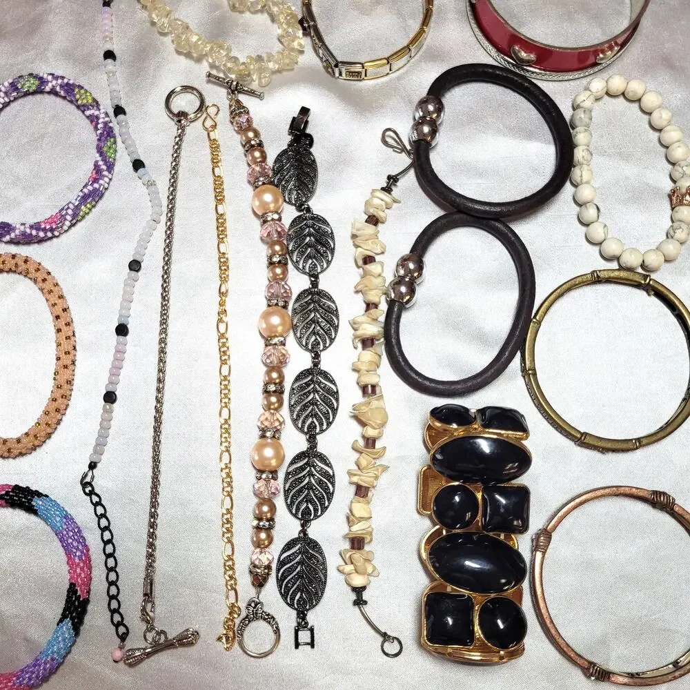 Vtg Y2K 17 Pc Bracelet Lot Mixed Styles Bangle Stretch Beaded Stacking Layered